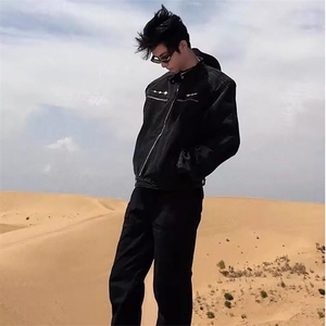 秋季新款男女款高级感复古水洗垫肩牛仔外套金属设计立领短款夹克图片