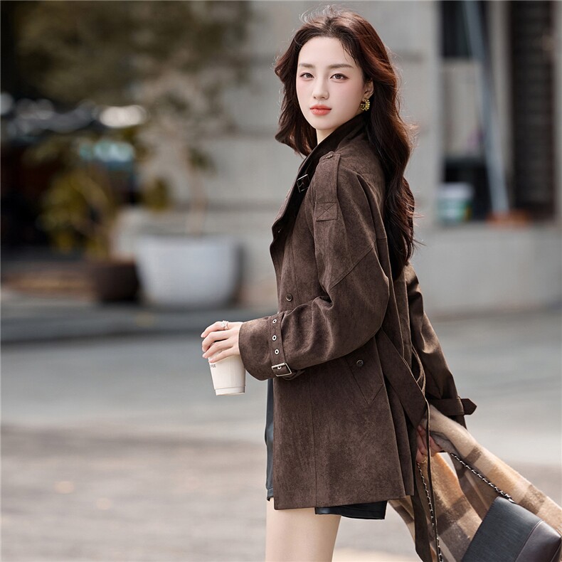 复古咖啡色鹿皮绒外套女2025秋冬新款系带收腰显瘦流行巨好看大衣，女装风衣，浙宝029