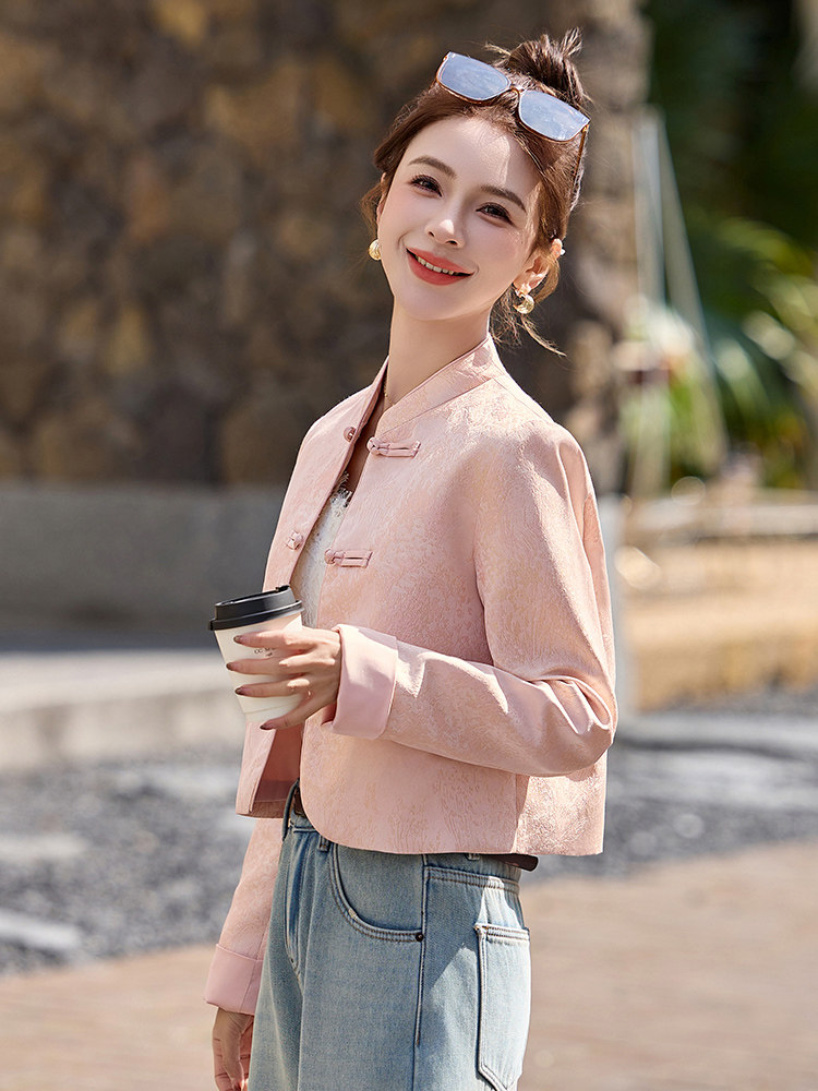 洋气粉色新中式盘扣外套女2025春秋新款气质显瘦立领提花上衣,女装短外套,芭米依尚