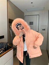 冬季新款夜光面料大毛领羽绒服，女装羽绒服，谦度