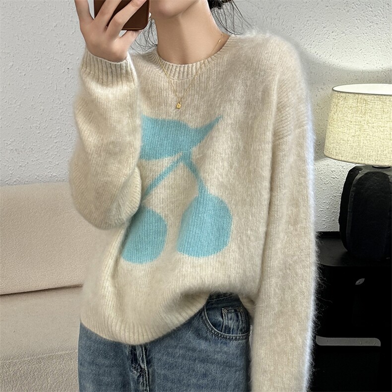 2024新款。小众设计师复古慵懒风樱桃提花羊绒拉绒圆领宽松版,女装羊绒衫,仟禧羊绒