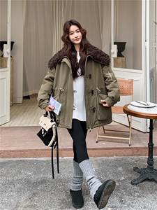 羊羔毛大翻领派克服女2025冬白鸭绒韩版宽松加厚保暖牛角扣羽绒服图片
