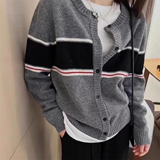 灰色