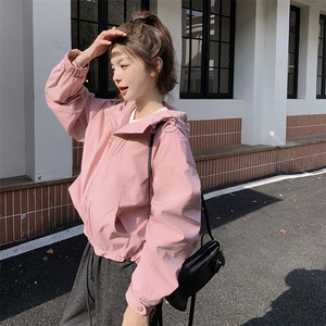 今年流行漂亮冲锋衣短外套女2025春季新款小个子宽松休闲工装夹克图片