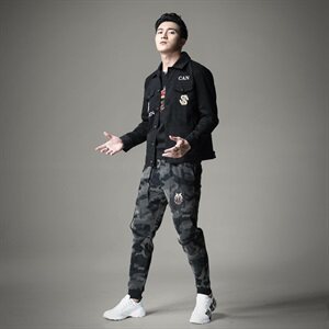 2021秋冬新款潮男个性翻领排扣修身牛仔衣款货号1863-1图片