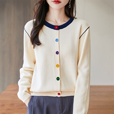 2025时尚简约彩扣拼色领子针织衫简约百搭，女装针织衫/毛衣，长今羊