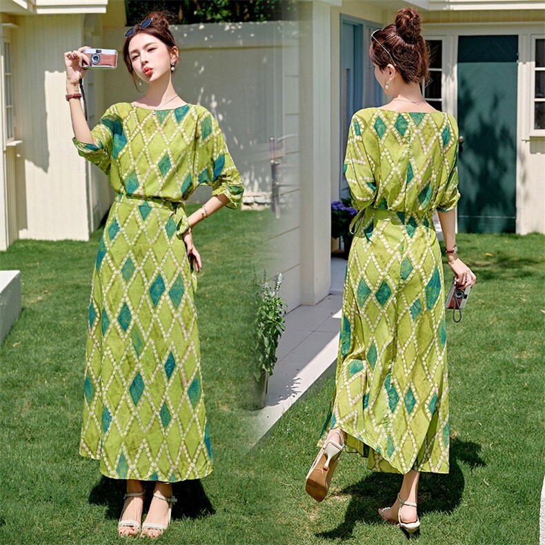 法式复古气质碎花连衣裙女2026夏季新款收腰显瘦高级感中长款裙子，女装连衣裙，美沁