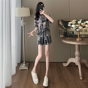 韩流时尚套装女夏季新款气质显瘦圆领印花短袖上衣阔腿短裤两件套图片