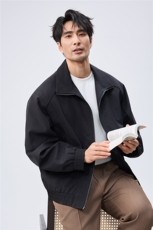 秋季2025老钱风抖音纯色休闲立领夹克店主风A236-82509-P135，男装夹克，电商A236