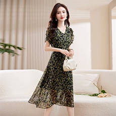2025夏装时尚木耳边V领碎花连衣裙，女装连衣裙，1C078