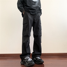 黑色