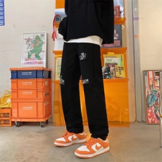 黑色