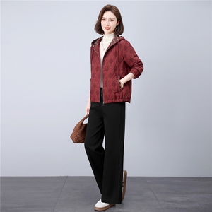 长期现货妈妈春秋早冬夹棉服时尚格子连帽外套短中老年两件套装女图片