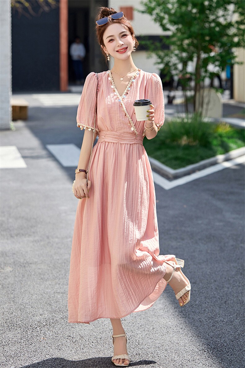 粉色度假风亮片V领连衣裙女2025夏新款收腰显瘦别致漂亮气质长裙,女装毛呢外套,英标秀（1C119）