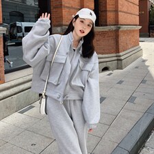 灰色
