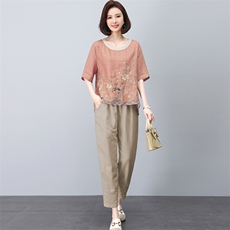 粉+卡其裤