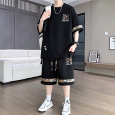 黑色