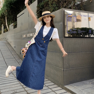 白色t恤薄款牛仔背带连衣裙女夏季新款显瘦气质温柔风长裙图片