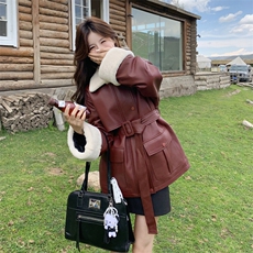 【新款】出货了新年红色皮羽绒2C151-W39-P315-K458，女装羽绒服，2C151