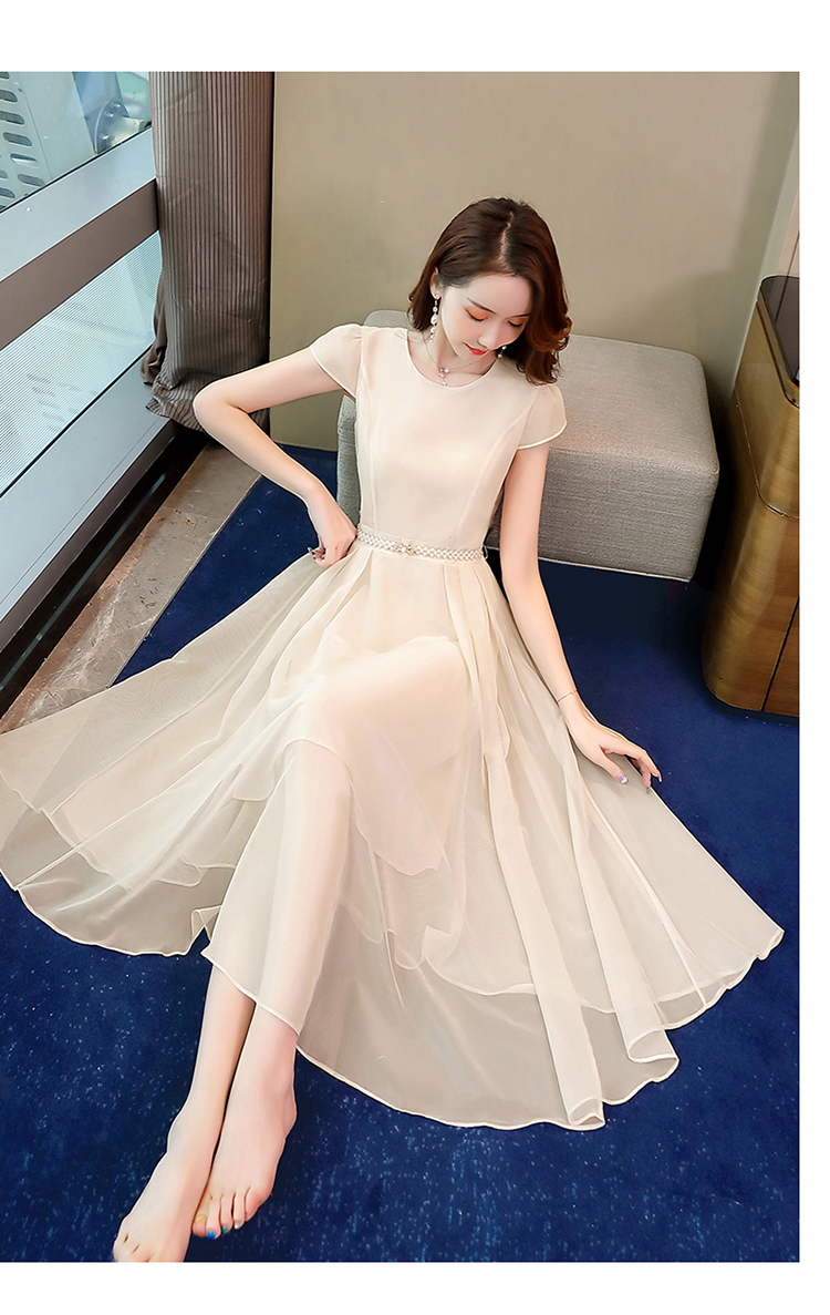 Abito attillato tinta unita in stile fata estate 2024 con cintura in vita_voghion.com