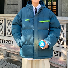 墨绿色