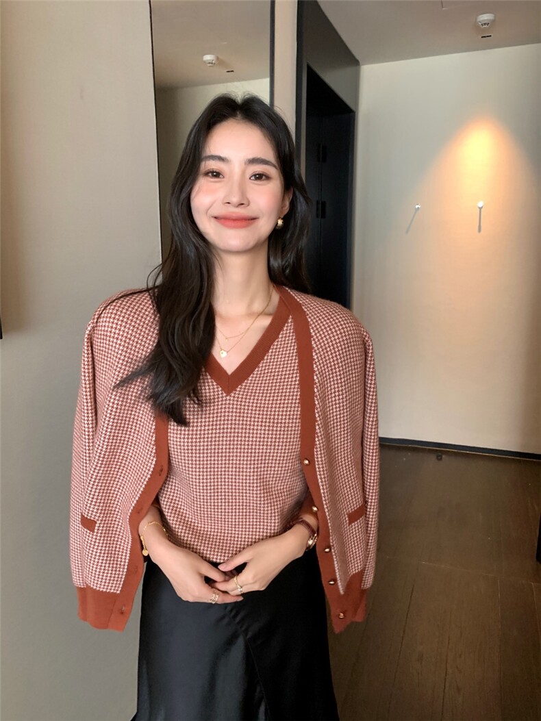 网红年轻针织衫毛衣内搭女上衣潮洋气时尚秋冬新款图片