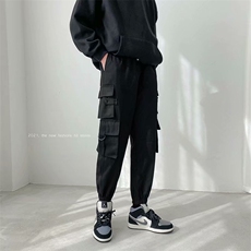 黑色