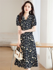 现货可推可退现2025夏季新款碎花雪纺V领气质连衣裙女，女装连衣裙，时尚风爆