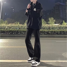 黑色