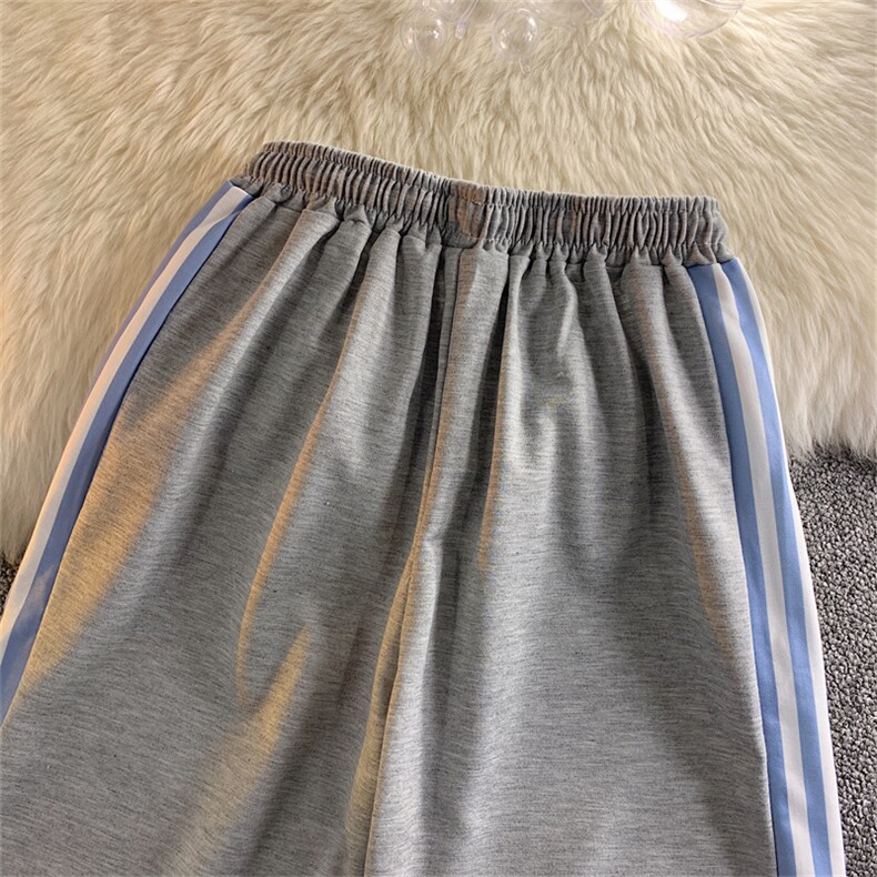 灰色