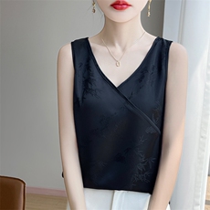 高级感缎面V领吊带半袖女2025年夏季新款宽松无袖配西装洋气内搭，女装背心吊带，朝贺羊绒