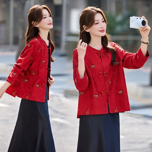 现货重工艺新款新中式春季刺绣提花设计感时尚气质减龄半裙外套，女装短外套，韩美纤衣