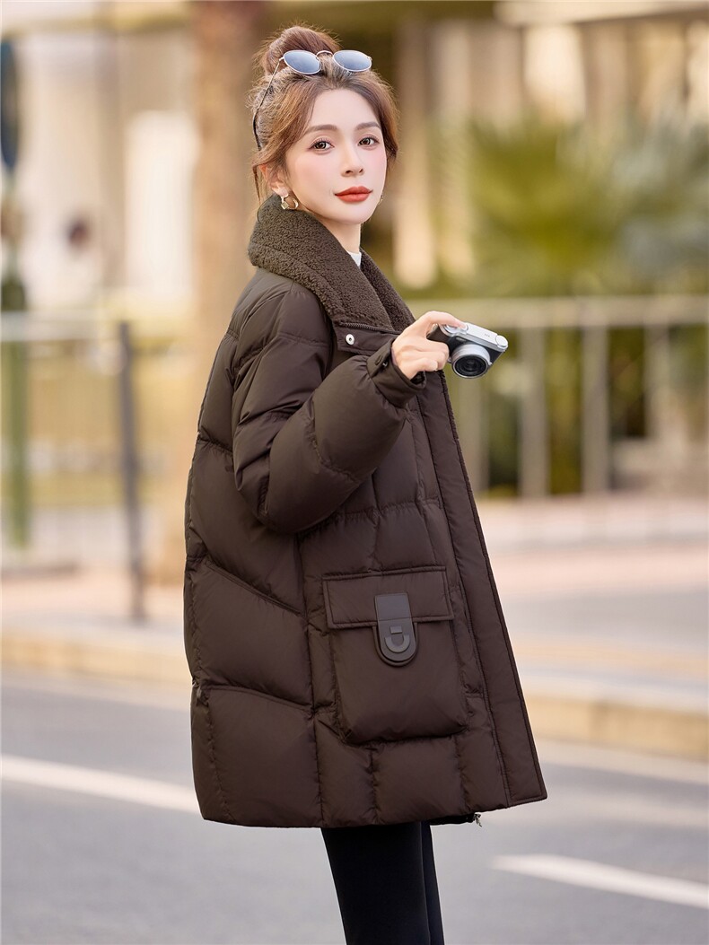 羊羔毛翻领中长款白鸭绒羽绒服女2025冬季新款休闲加厚保暖,女装羽绒服,余墨