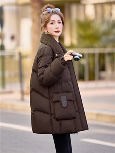 羊羔毛翻领中长款白鸭绒羽绒服女2025冬季新款休闲加厚保暖图片