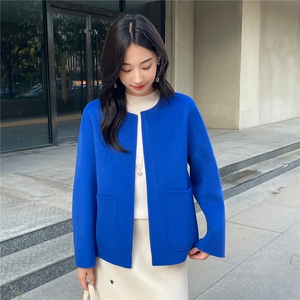 2025年秋季新款百搭女士带兜长袖圆领短款大衣图片