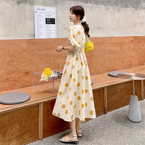 茶歇法式圆波点连衣裙女夏2025新款度假风v领泡泡袖桔梗收腰长裙图片