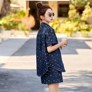 休闲复古印花牛仔套装女2025夏季新款短袖衬衫洋气减龄短裤两件套图片