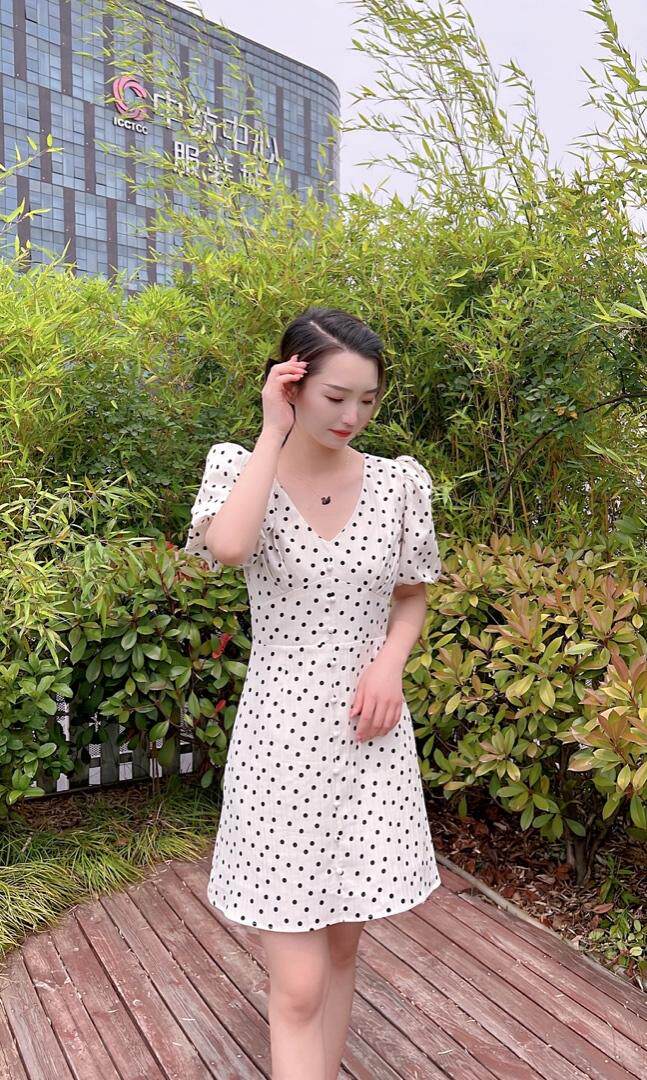 夏季点点连衣裙，女装连衣裙，雨恋依香(1F)