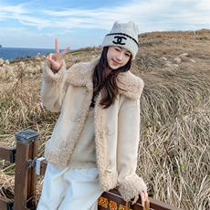 杏色高级感大翻领皮毛一体外套女2024冬新款时尚洋气加厚保暖上衣，女装毛呢外套，帛香坊