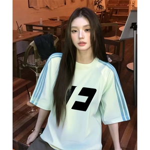 抖音得物品质二开240克宽松纯棉美式潮牌印花三条杠中性风短袖T恤图片