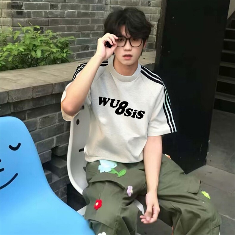 抖音得物品质二开240克宽松纯棉美式潮牌印花三条杠中性风短袖T恤,男装T恤,电商A486