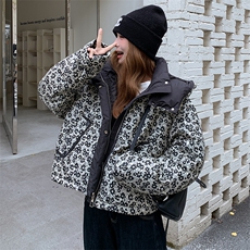 黑白碎花连帽羽绒服女冬超火好看高级小众漂亮短款加厚面包服外套，女装羽绒服，2D080