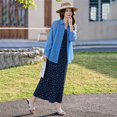 蓝色苎麻长袖衬衫度假风碎花吊带连衣裙两件套女夏慵懒风时尚套装，女装套装/套裙，意芙