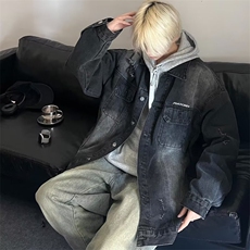 黑色
