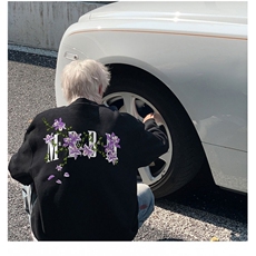 黑色