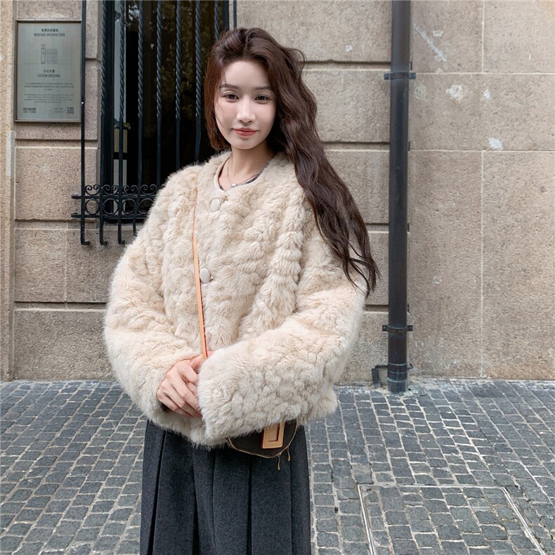 小香风奶杏色羊羔毛外套女秋2025新款高级感宽松加厚保暖毛毛上衣，女装皮草，欣美人