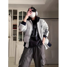 灰色