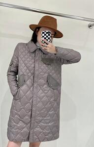 轻薄款羽绒服图片