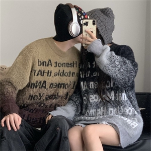B239-P62 秋冬设计感渐变字母针织衫男慵懒风宽松软糯情侣装毛衣图片