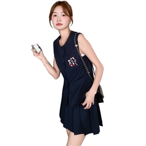 刺绣藏青色无袖背心马甲百褶裙套装女夏两件套大方得体爆款流行图片